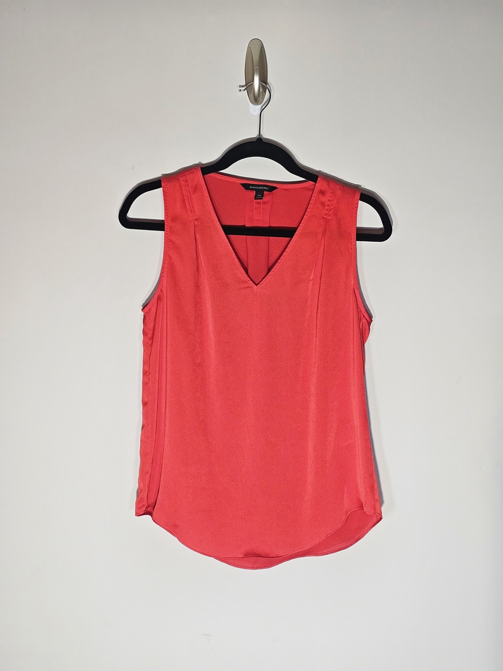 Banana Republic Silky Red V-Neck Sleeveless Camisole Blouse